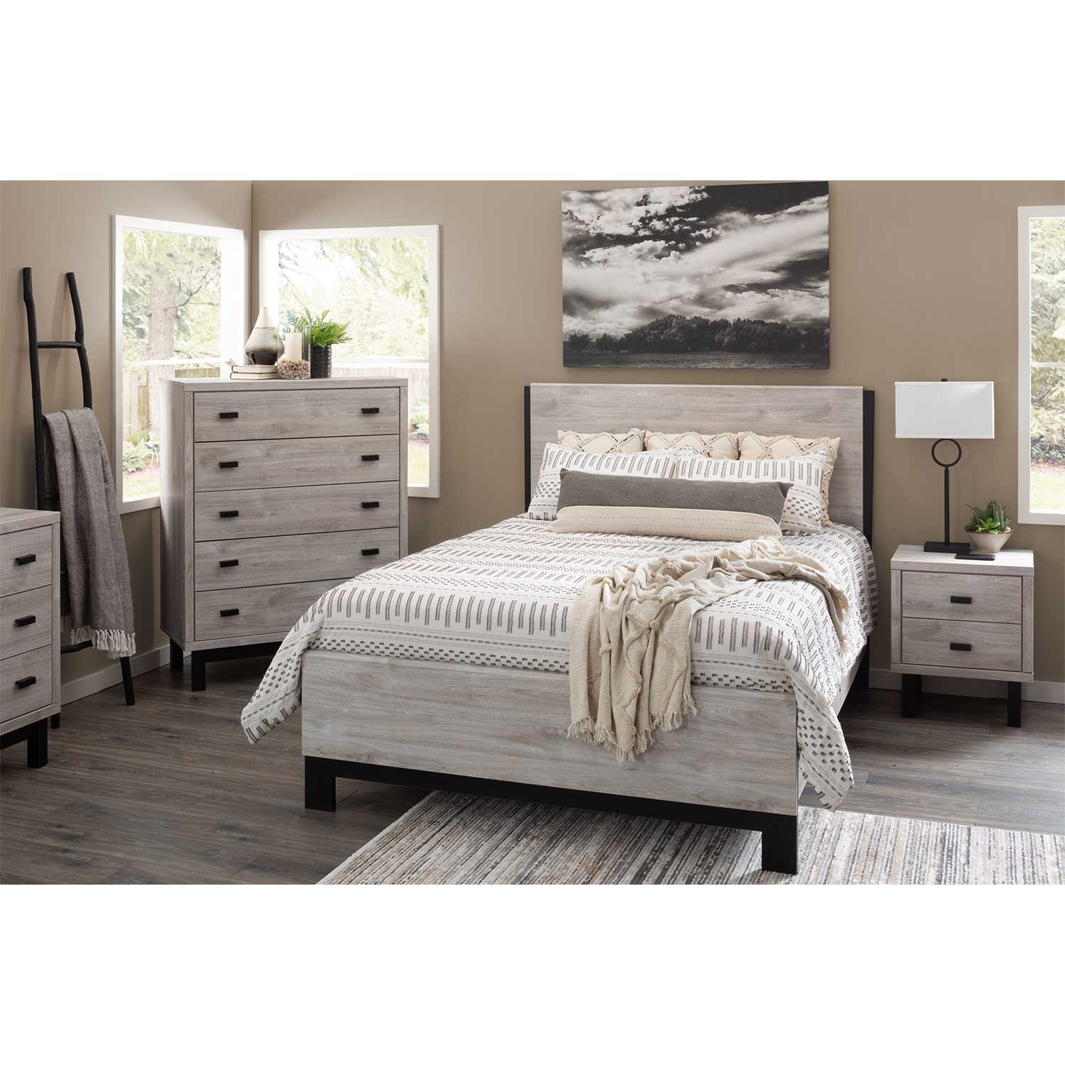 Vessalli Queen Panel Bed | B1036-QPBED | AFW.com